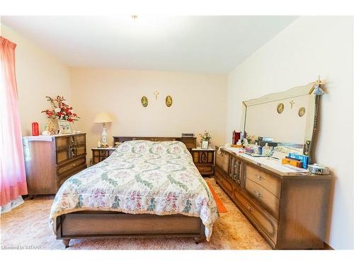 17 Demeyere Avenue, Tillsonburg, ON - Indoor Photo Showing Bedroom