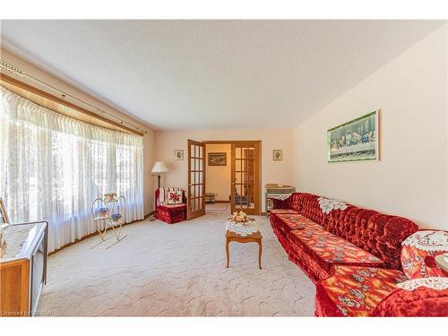 17 Demeyere Avenue, Tillsonburg, ON - Indoor Photo Showing Living Room