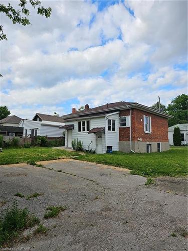 18 Chapel Street, Woodstock, ON - Outdoor