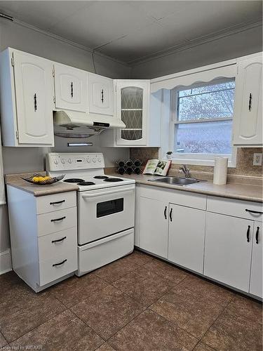 18 Chapel Street, Woodstock, ON - Indoor Photo Showing Kitchen