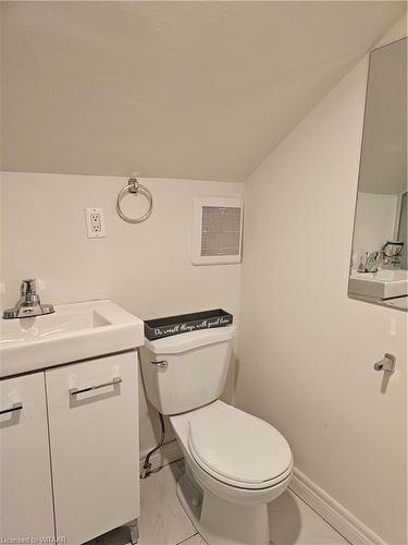 764 Dundas Street, Woodstock, ON - Indoor Photo Showing Bathroom