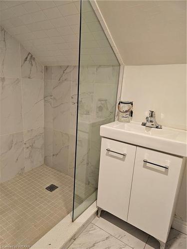 764 Dundas Street, Woodstock, ON - Indoor Photo Showing Bathroom