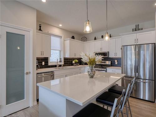 44 Lark Street, Tillsonburg, ON - Indoor Photo Showing Kitchen With Stainless Steel Kitchen With Upgraded Kitchen