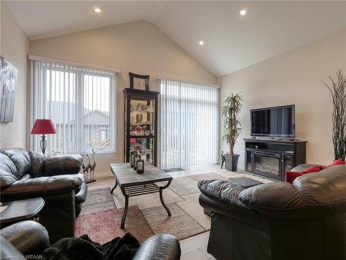 44 Lark Street, Tillsonburg, ON - Indoor Photo Showing Living Room