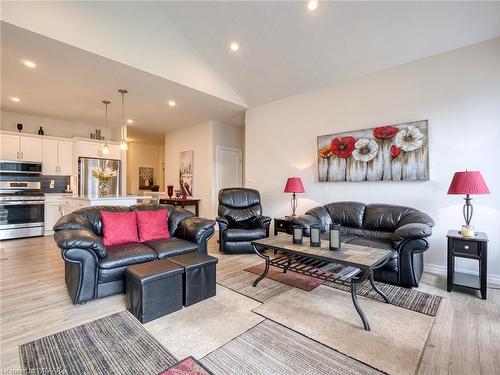 44 Lark Street, Tillsonburg, ON - Indoor Photo Showing Living Room