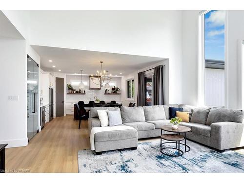 7 Brookside Lane, Tillsonburg, ON - Indoor Photo Showing Living Room