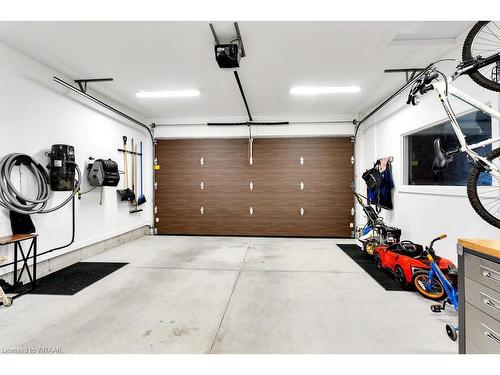 7 Brookside Lane, Tillsonburg, ON - Indoor Photo Showing Garage