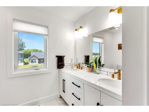 7 Brookside Lane, Tillsonburg, ON - Indoor Photo Showing Bathroom