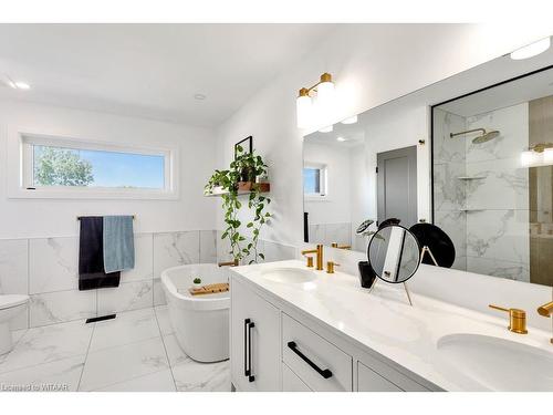 7 Brookside Lane, Tillsonburg, ON - Indoor Photo Showing Bathroom