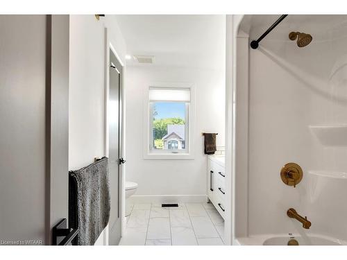 7 Brookside Lane, Tillsonburg, ON - Indoor Photo Showing Bathroom