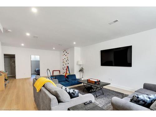 7 Brookside Lane, Tillsonburg, ON - Indoor Photo Showing Living Room