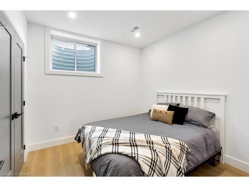 7 Brookside Lane, Tillsonburg, ON - Indoor Photo Showing Bedroom