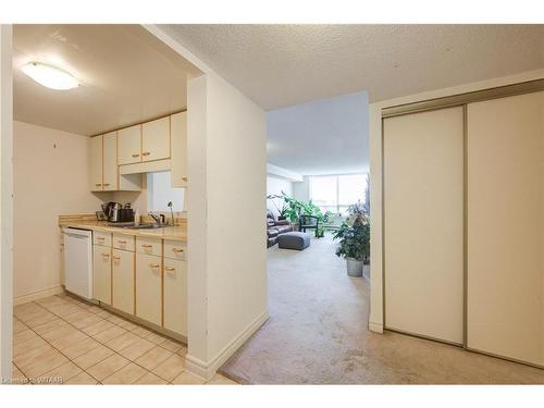 611-1510 Richmond Street, London, ON - Indoor Photo Showing Kitchen With Double Sink