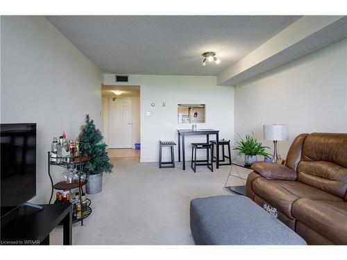 611-1510 Richmond Street, London, ON - Indoor Photo Showing Living Room