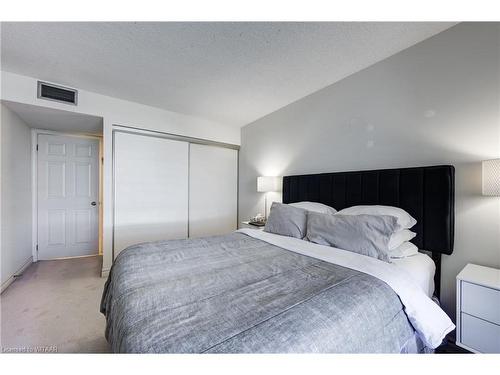 611-1510 Richmond Street, London, ON - Indoor Photo Showing Bedroom