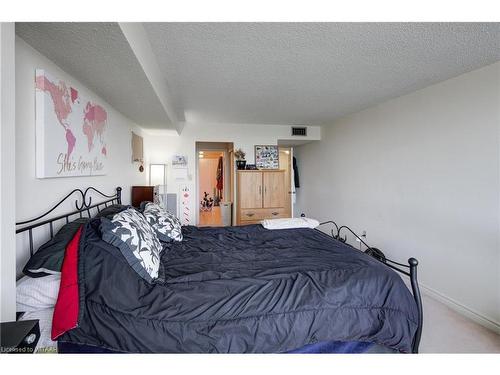 611-1510 Richmond Street, London, ON - Indoor Photo Showing Bedroom