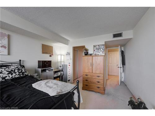 611-1510 Richmond Street, London, ON - Indoor Photo Showing Bedroom