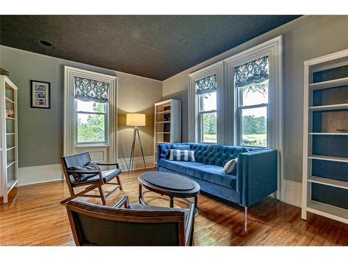 1736 Norfolk County Road 21, Norfolk County, ON - Indoor Photo Showing Living Room