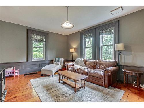 1736 Norfolk County Road 21, Norfolk County, ON - Indoor Photo Showing Living Room