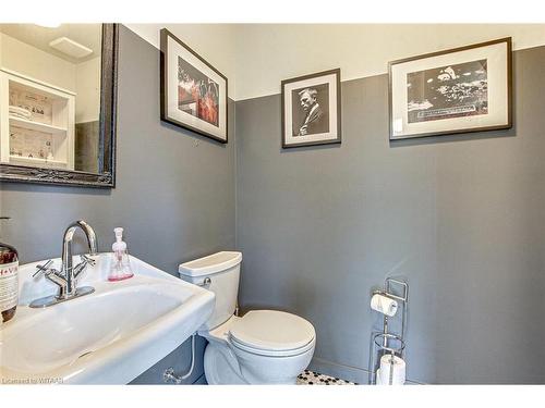 1736 Norfolk County Road 21, Norfolk County, ON - Indoor Photo Showing Bathroom