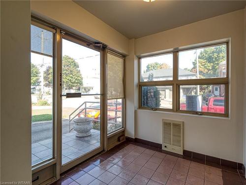 590 Adelaide Street, Woodstock, ON - Indoor Photo Showing Other Room