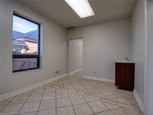 590 Adelaide Street, Woodstock, ON - Indoor Photo Showing Other Room