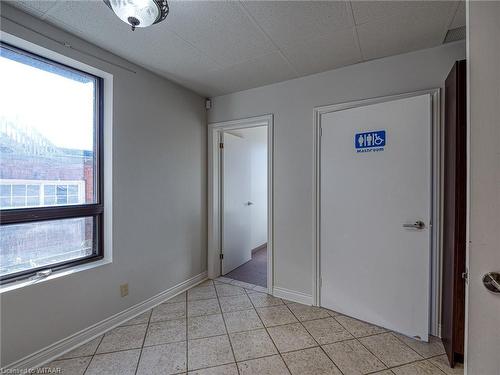 590 Adelaide Street, Woodstock, ON - Indoor Photo Showing Other Room