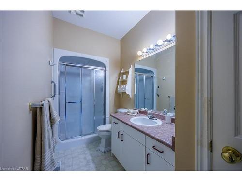 8-99 King Street, Tillsonburg, ON - Indoor Photo Showing Bathroom