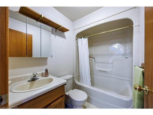 15 Gibson Drive, Tillsonburg, ON - Indoor Photo Showing Bathroom