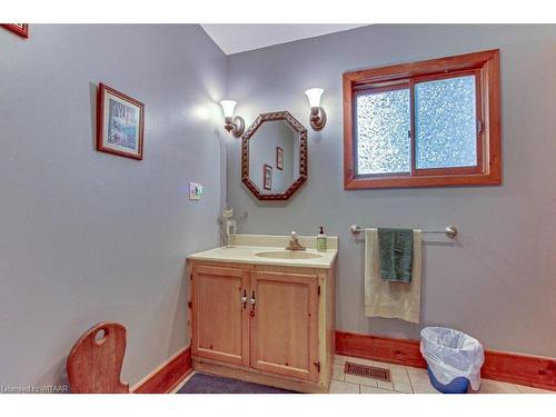 161 Carroll Street, Ingersoll, ON - Indoor Photo Showing Bathroom
