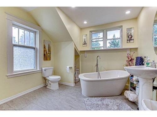 161 Carroll Street, Ingersoll, ON - Indoor Photo Showing Bathroom