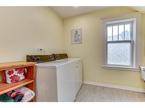 161 Carroll Street, Ingersoll, ON - Indoor Photo Showing Laundry Room