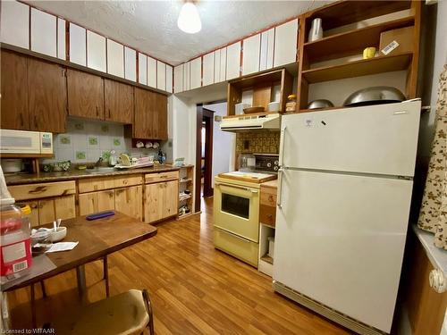 1169 Oxford Street E, London, ON - Indoor Photo Showing Kitchen