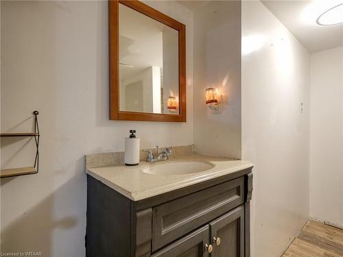 501 Vincent Street, Woodstock, ON - Indoor Photo Showing Bathroom
