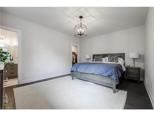 18-297 Whiting Street, Ingersoll, ON - Indoor Photo Showing Bedroom