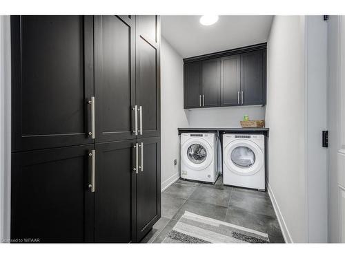 18-297 Whiting Street, Ingersoll, ON - Indoor Photo Showing Laundry Room