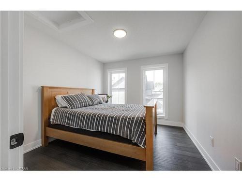 18-297 Whiting Street, Ingersoll, ON - Indoor Photo Showing Bedroom