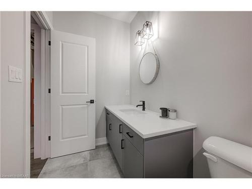 18-297 Whiting Street, Ingersoll, ON - Indoor Photo Showing Bathroom