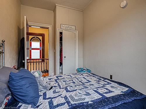 126 King Street E, Ingersoll, ON - Indoor Photo Showing Bedroom