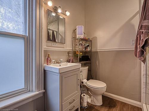 126 King Street E, Ingersoll, ON - Indoor Photo Showing Bathroom