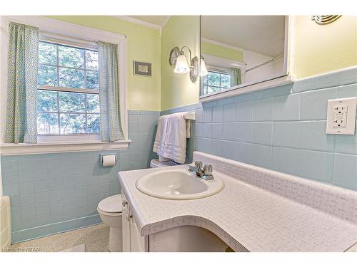 279 Light Street, Woodstock, ON - Indoor Photo Showing Laundry Room