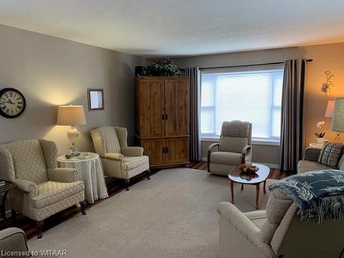 56 Hawkins Crescent, Tillsonburg, ON - Indoor Photo Showing Living Room