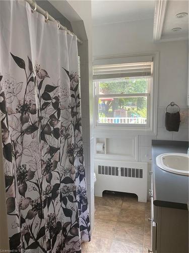 28 Ann Street, Tillsonburg, ON - Indoor Photo Showing Bathroom