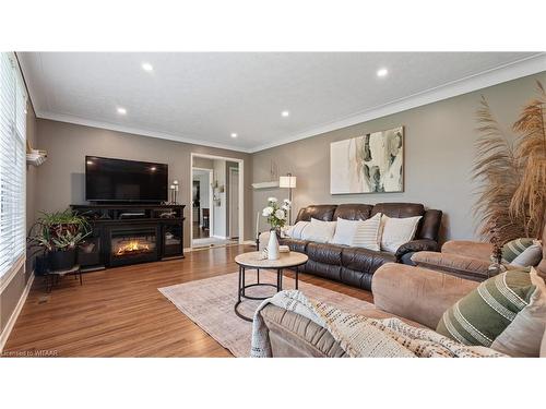 584132 Beachville Road, Ingersoll, ON - Indoor Photo Showing Living Room