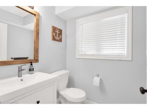 246 Kensington Avenue, Ingersoll, ON - Indoor Photo Showing Bathroom
