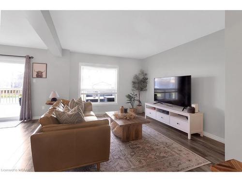 246 Kensington Avenue, Ingersoll, ON - Indoor Photo Showing Living Room