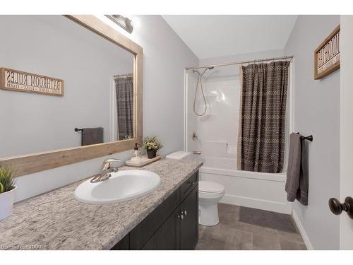 246 Kensington Avenue, Ingersoll, ON - Indoor Photo Showing Bathroom