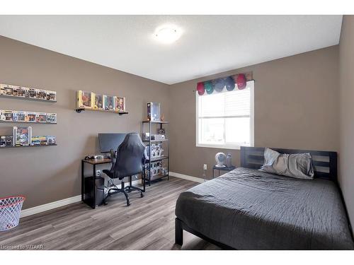 246 Kensington Avenue, Ingersoll, ON - Indoor Photo Showing Bedroom
