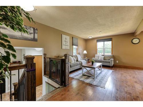 46 Laurel Crescent, Ingersoll, ON - Indoor Photo Showing Living Room