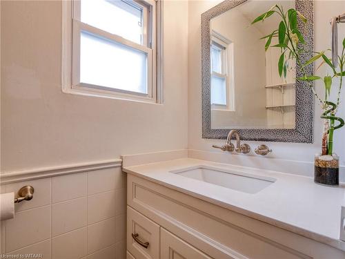 272 Evelyn Avenue, Ingersoll, ON - Indoor Photo Showing Bathroom